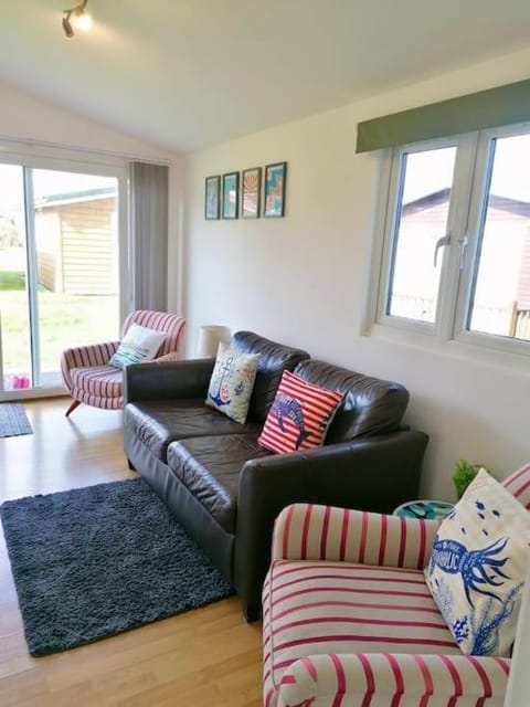 Spacious cabin, near Padstow and 7 Bays Cabin in England