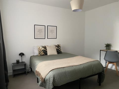 Bed, Photo of the whole room, Bedroom