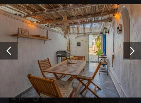 BBQ facilities, Dining area, Inner courtyard view