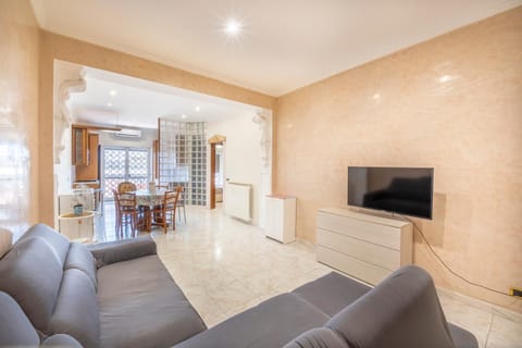 TV and multimedia, Lounge or bar, kitchen, air conditioner