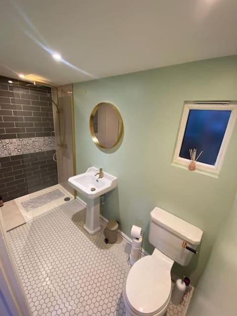 Cozy Cabin with Modern Comforts Cabin in Oxford