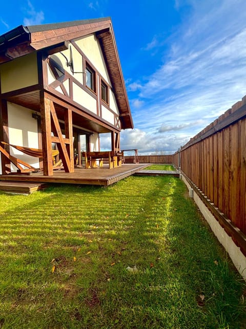 Property building, Spring, Day, Garden, View (from property/room), Balcony/Terrace, Autumn, Garden view, furniture, furniture