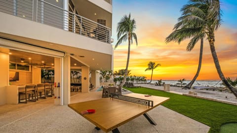 Property building, Day, Natural landscape, View (from property/room), Dining area, Sunset, sunbed