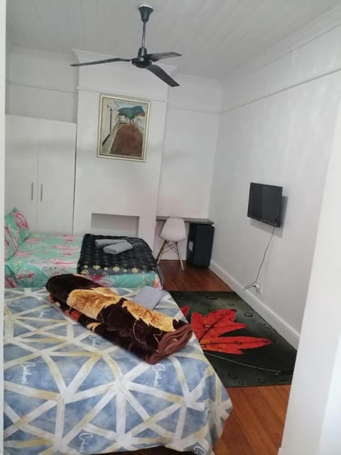 37 Grant prix lodge Bed and Breakfast in Cape Town