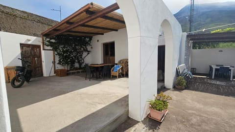 Patio, Living room