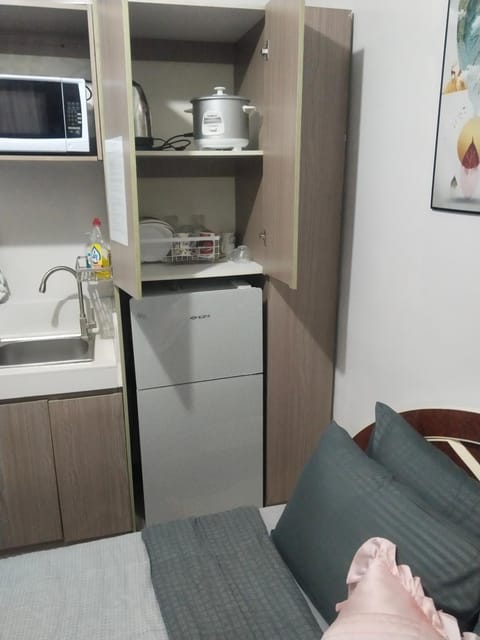 Kitchen or kitchenette, minibar, oven