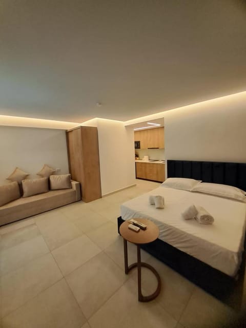 Bed, Kitchen or kitchenette, Photo of the whole room, Bedroom, towels