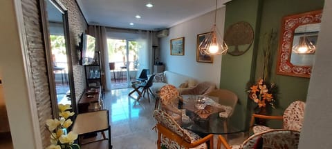 Living room, Decorative detail, Dining area
