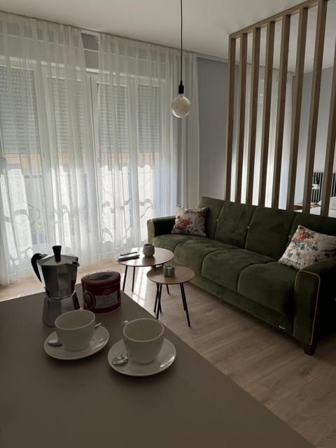 Coffee/tea facilities, Living room, Seating area