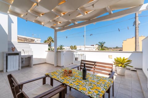 Property building, Balcony/Terrace, Living room