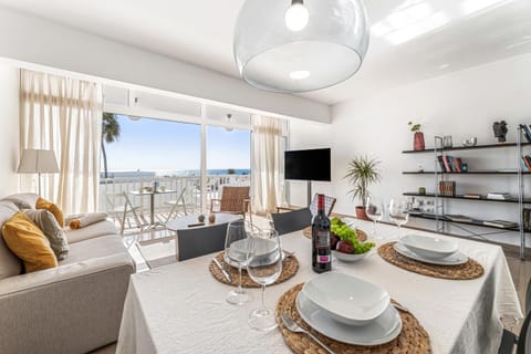 Living room, Dining area, Sea view