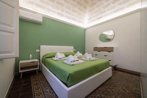 Bed, Bedroom, air conditioner
