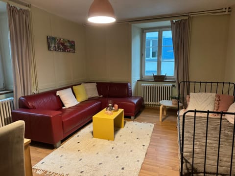 Living room, Seating area, internet