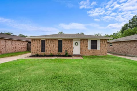 Charming Coastal Retreat in Seabrook TX House in Pasadena