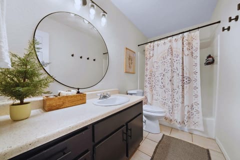 Charming Coastal Retreat in Seabrook TX House in Pasadena