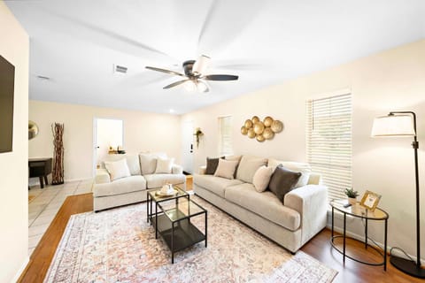 Charming Coastal Retreat in Seabrook TX House in Pasadena