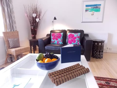 TV and multimedia, Living room, Decorative detail, On site