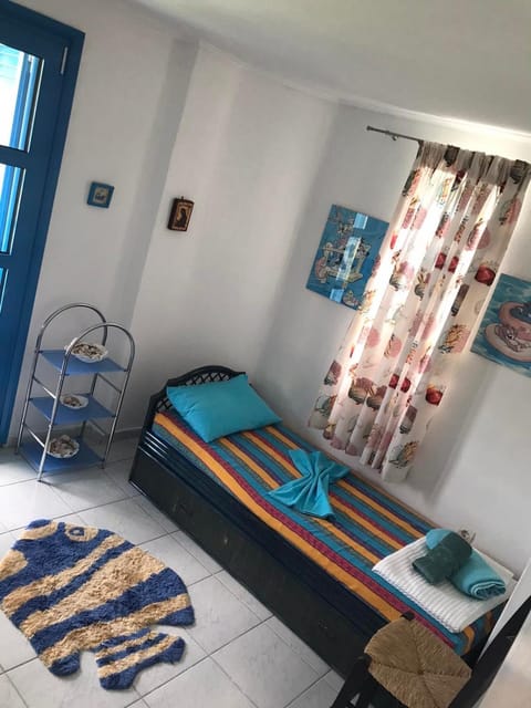 Blue house House in Halkidiki