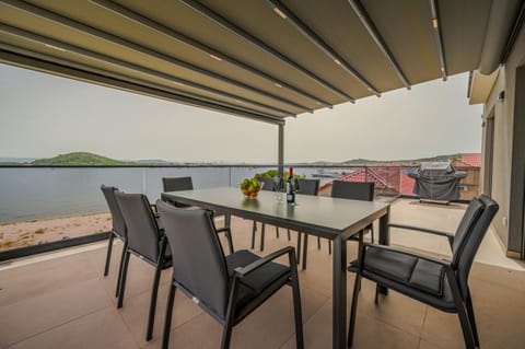 Day, Balcony/Terrace, Seating area, Mountain view