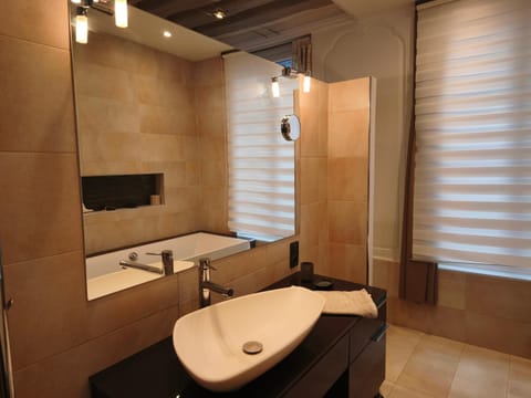 Shower, Bathroom, Bath, towels