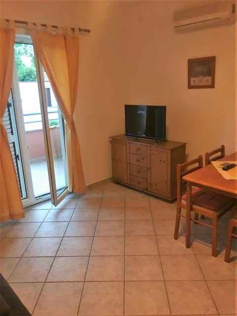 Living room, Photo of the whole room, Dining area