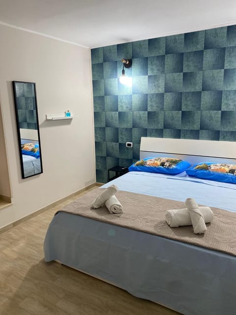 Bedroom, towels