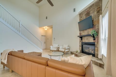 Private Beach at Lakefront Summerfield Getaway! House in Lake Weir