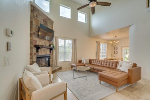 Private Beach at Lakefront Summerfield Getaway! House in Lake Weir