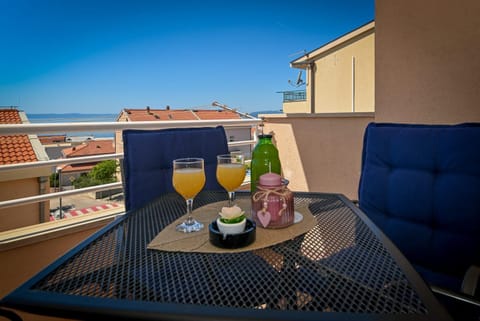 View (from property/room), Balcony/Terrace, Sea view, Drinks