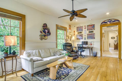 Eclectic Mandeville Home Walk to Lakefront Park House in Mandeville