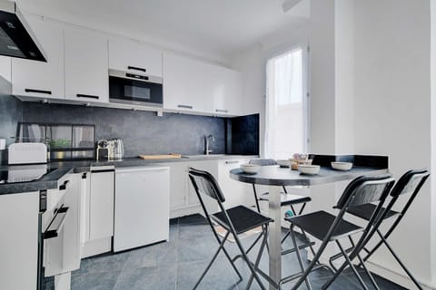 Cozy Apartment 2Bdr-4P - in the Heart of Suresnes Apartment in Puteaux