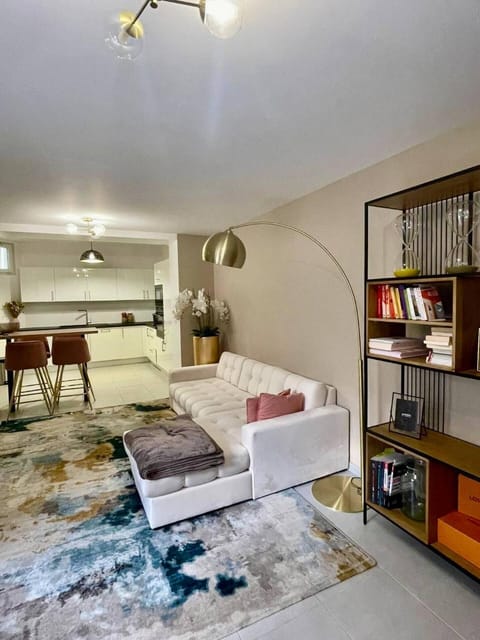 Nice area 5 minutes from Paris House in Levallois-Perret