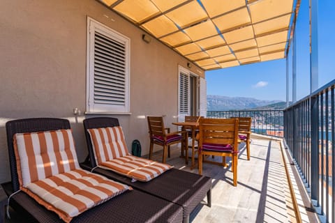 Natural landscape, View (from property/room), Balcony/Terrace, Seating area, sunbed