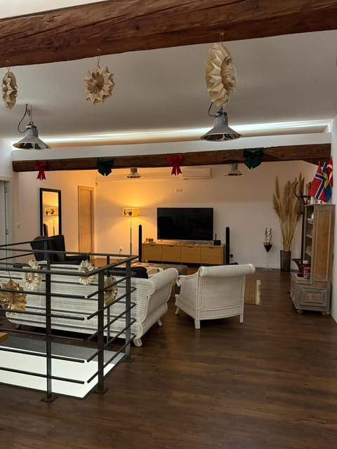 Library, TV and multimedia, Living room