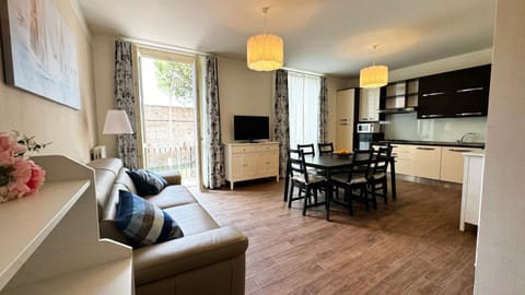 TV and multimedia, Balcony/Terrace, Kitchen or kitchenette, Living room, Dining area