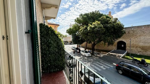 View (from property/room), City view, Location, Parking