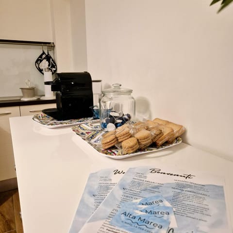 Coffee/tea facilities, Food and drinks, Breakfast