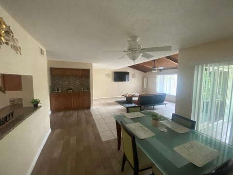 Living room, Seating area, Dining area