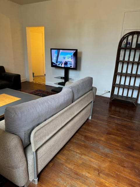 15 min Paris Bed and Breakfast in Drancy