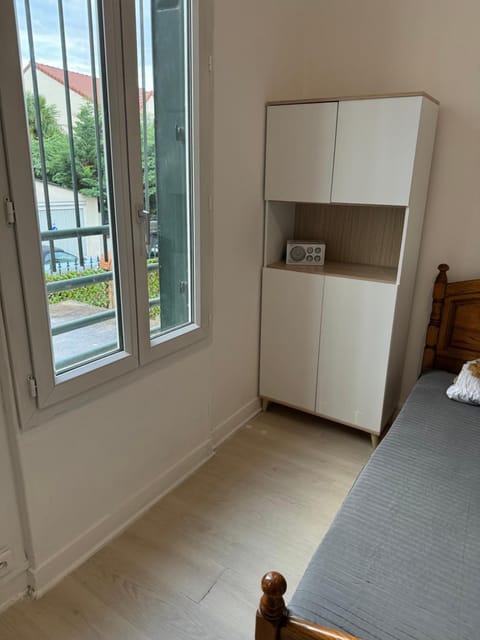 15 min Paris Bed and Breakfast in Drancy