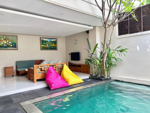 Seating area, Swimming pool, sunbed