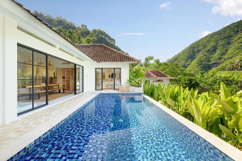 Property building, Day, Natural landscape, Mountain view, Pool view, Swimming pool
