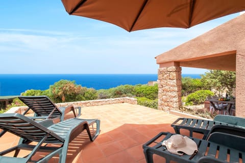 Property building, Balcony/Terrace, Living room