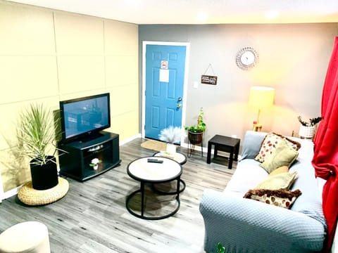 Welcome International Guests-Medical Residents-free shuttle downtown-full kitchen- free parking Apartment in Memphis