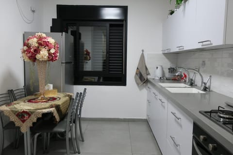 Kitchen or kitchenette, Dining area, stove