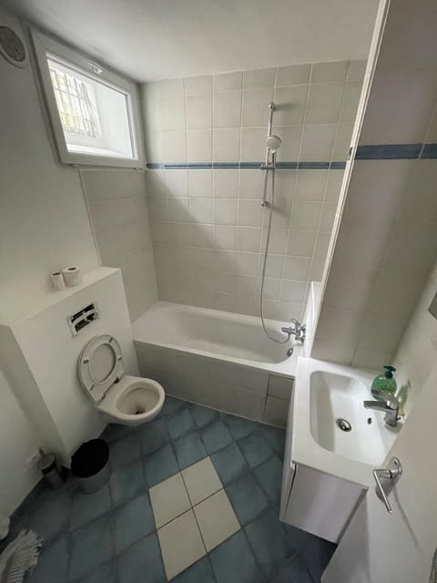 Shower, Toilet, Bathroom, Bath