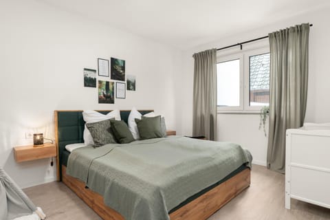 Bed, Bedroom, cot