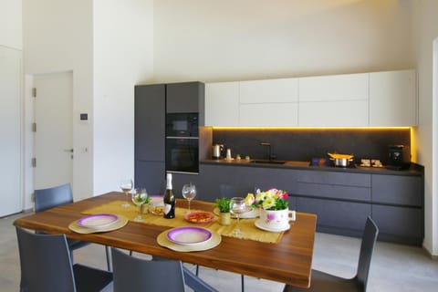 Kitchen or kitchenette, Dining area, dishwasher