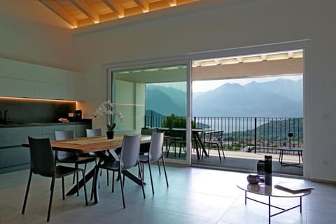 Natural landscape, View (from property/room), Balcony/Terrace, Balcony/Terrace, Living room, Seating area, Dining area, Lake view, Mountain view