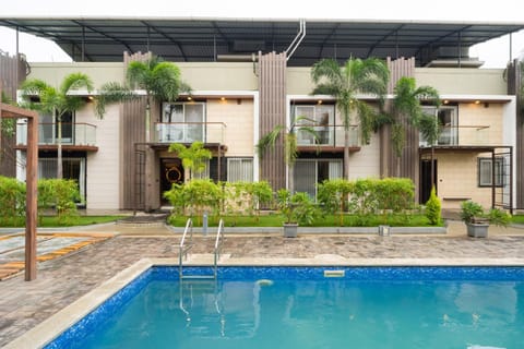 Property building, Day, Garden, Garden view, Pool view, Swimming pool, sunbed
